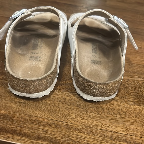 Birkenstock, Arizona sandal in white size 7 - Picture 7 of 10
